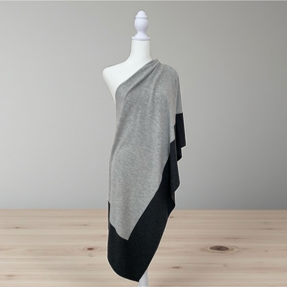 LOFT Accessories - LOFT Sweater Knit Soft Grey & Charcoal Colorblock Poncho One Size